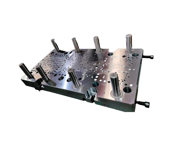 thợ CNC chế tạo khuôn
